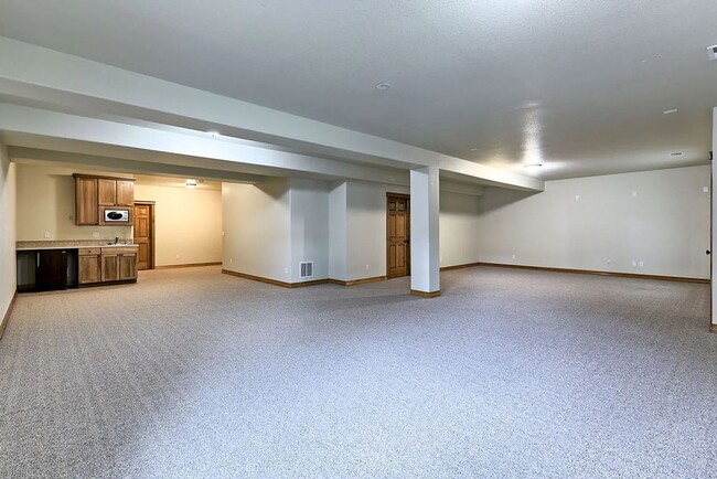 Building Photo - Light-Filled Living in a Peaceful Fort Collins Neighborhood