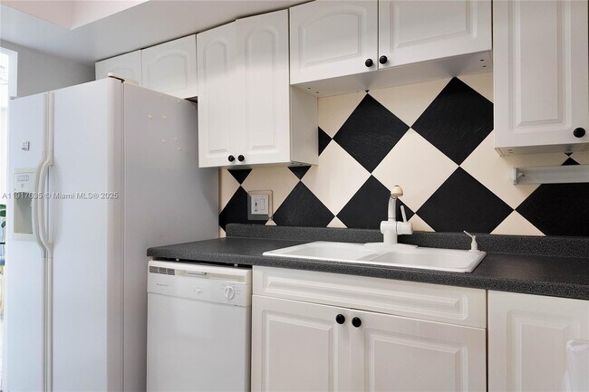 Building Photo - 1965 S Ocean Dr