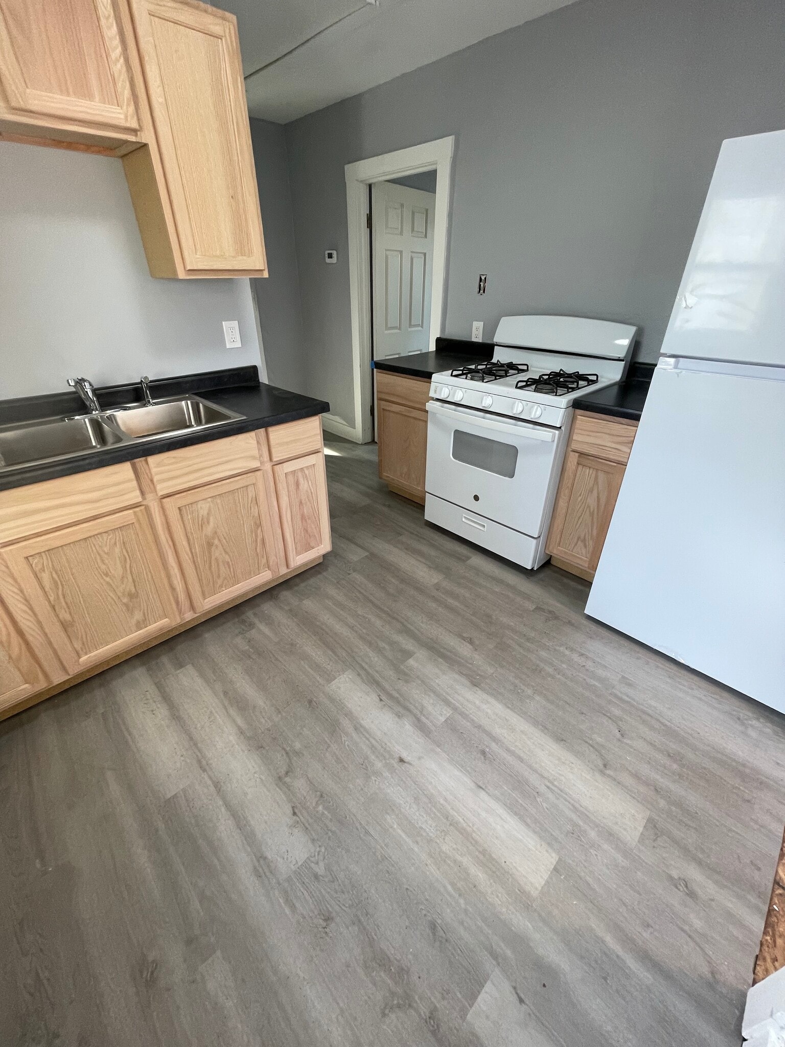 Building Photo - 23352 Hoover Ave