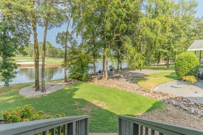 Building Photo - 10 Lindura Ln
