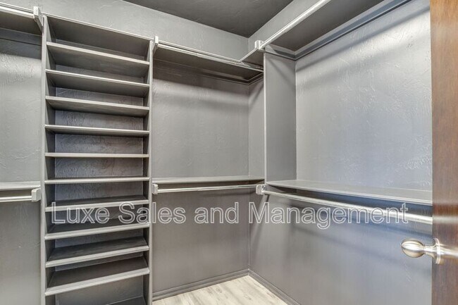 Building Photo - 1174 Misty Dr NW
