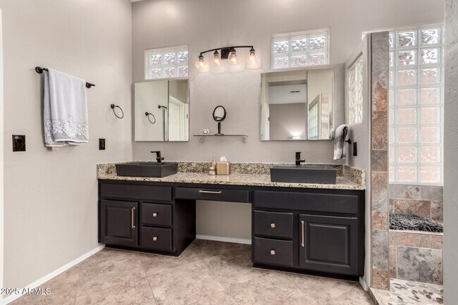 Building Photo - 2735 W Plum Hollow Dr