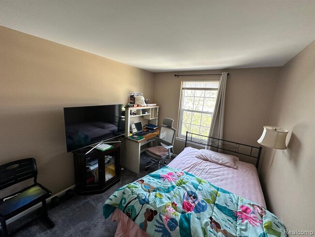 Building Photo - 41729 Broquet Dr