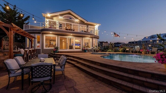 Building Photo - 94 Heron St