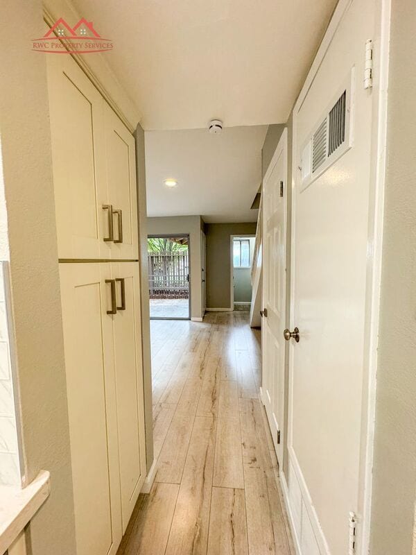 Building Photo - 236 Red Oak Dr E