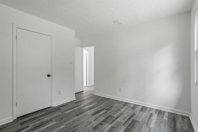 Building Photo - 5142 Huxley Rd