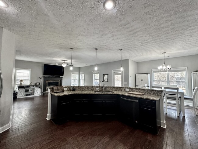 Building Photo - 9583 Yarbrough Rd