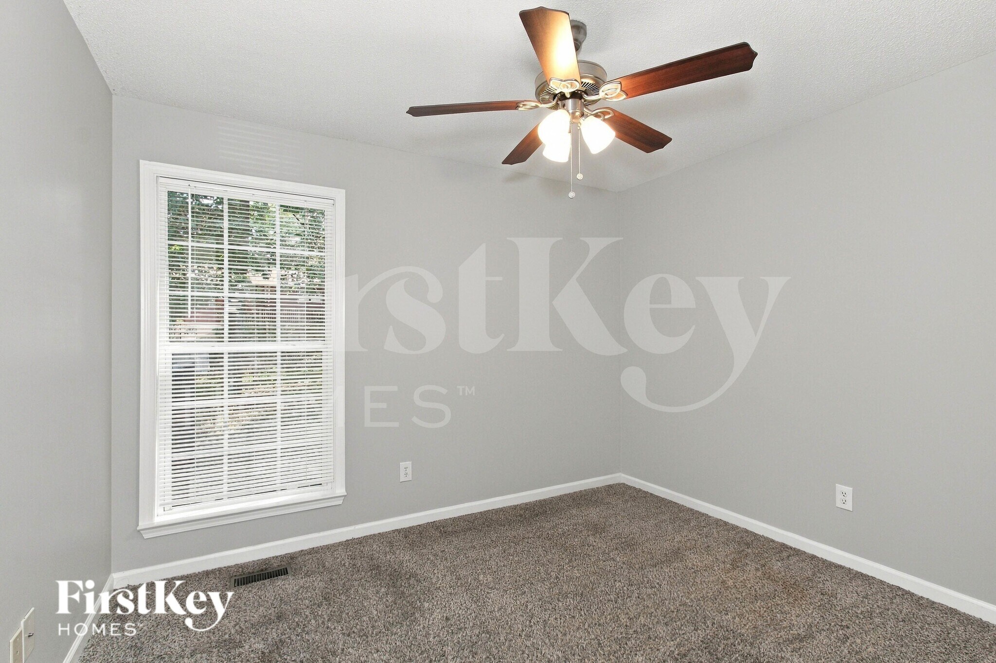 Building Photo - 1011 Hickory Cir