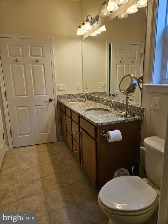 Building Photo - 18 Fenwick Dr