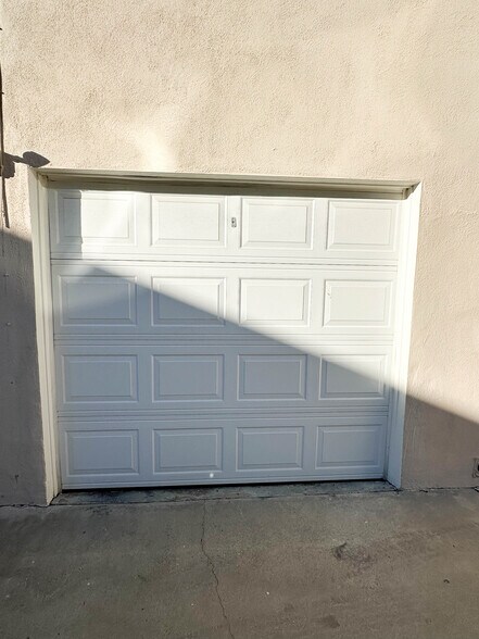 garage - 2224 Curtis Ave