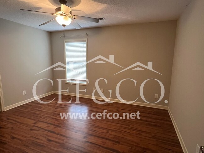 Building Photo - 529 Victoria Manor Dr