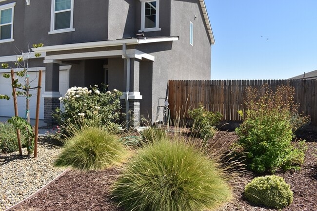 Building Photo - 4554 Iris Ct