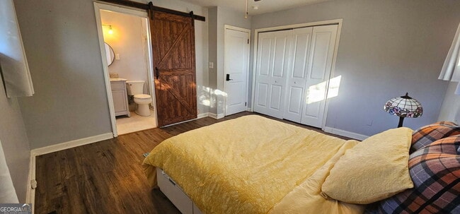 Building Photo - 1976 Columbia Dr