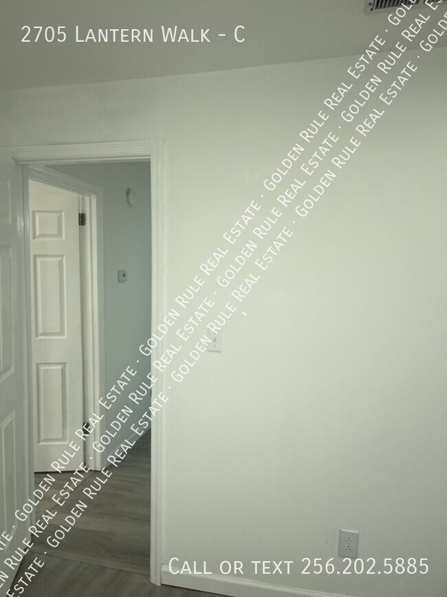 Building Photo - 2705 Lantern Walk SE