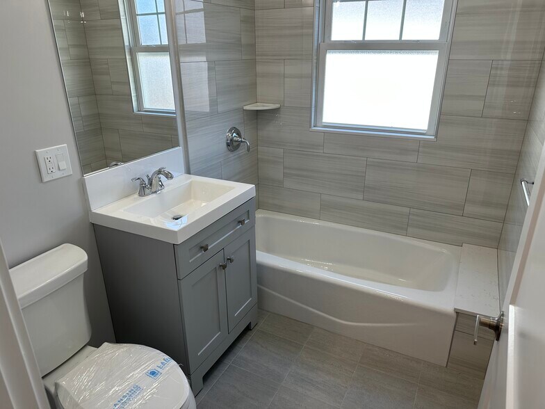 Building Photo - 35 Trapelo Rd