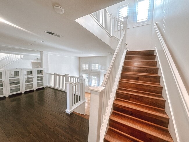 Building Photo - Dublin Home Available Now!