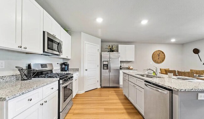 Building Photo - 10652 Paget Dr W