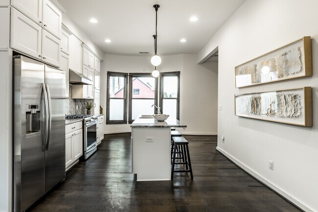 Building Photo - 414 E 17th St
