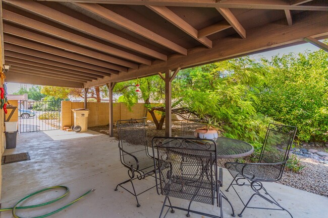 Building Photo - ****COMING SOON****  Nice 2-bedroom 2 bath home in Sun Lakes 55 + community!