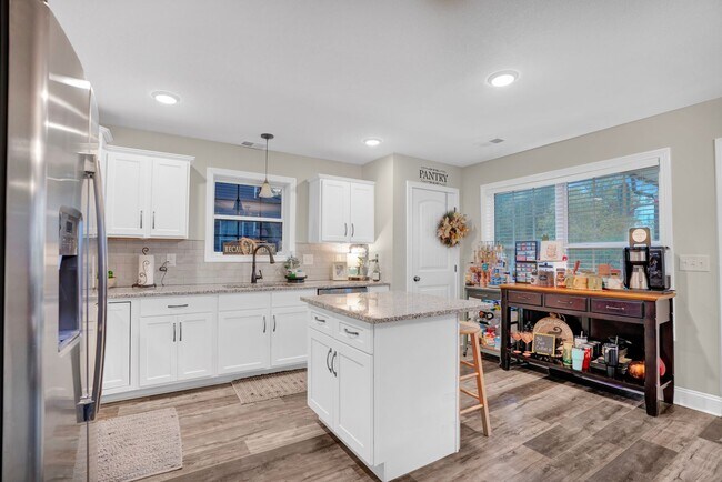 Building Photo - 456 Woodtrace Dr