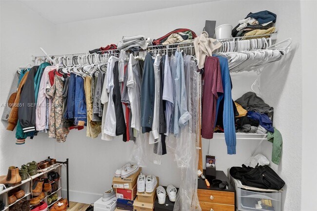 Building Photo - 9041 Silver Glen Way