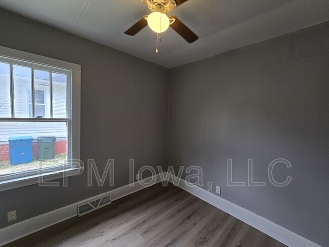 Building Photo - 512 Maynard Ave