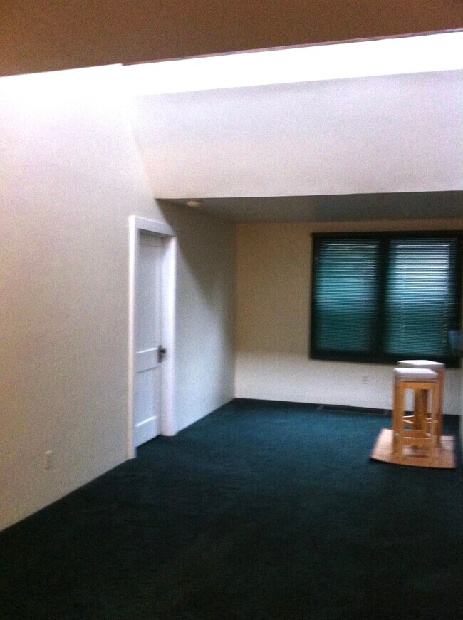 Building Photo - 10863 Main St