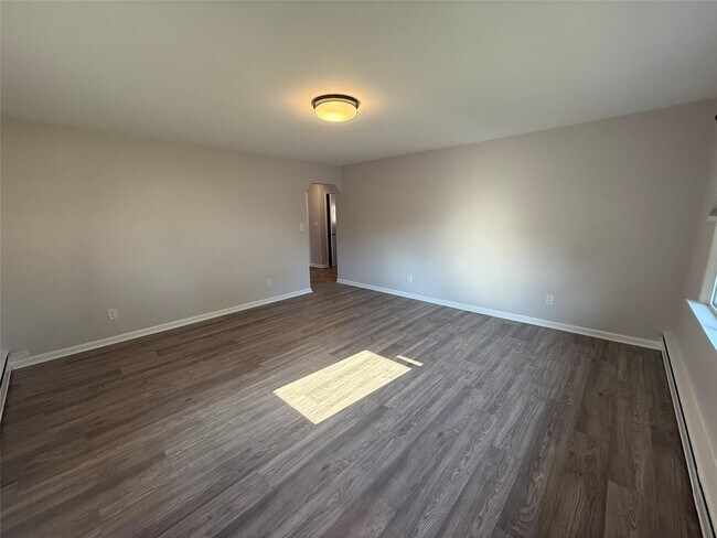 Building Photo - 215 Campagnoli Ave