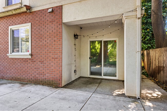 Building Photo - 3004 Portola Way