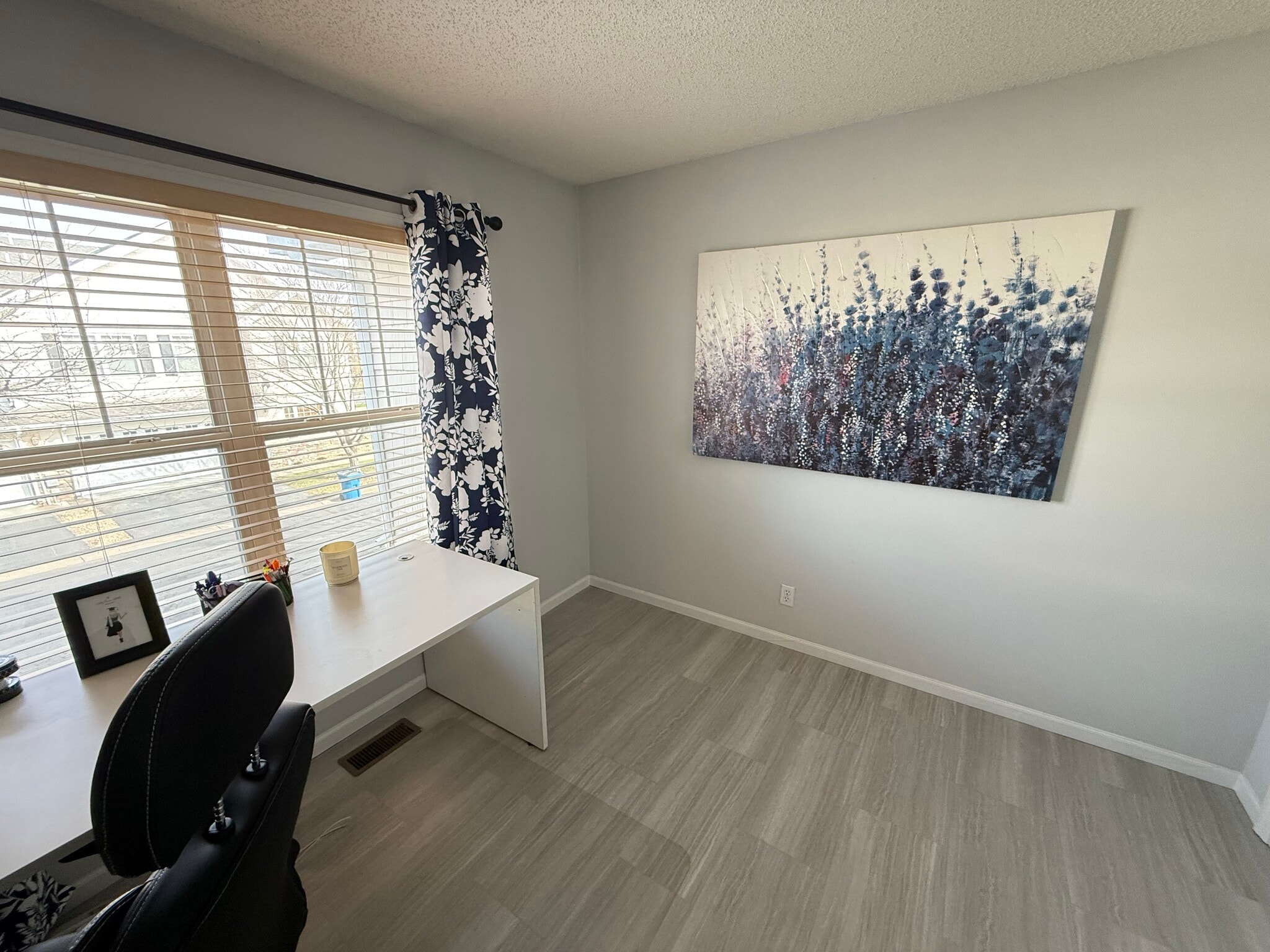 Building Photo - 452 W 84th St