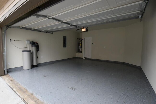Building Photo - 8647 Cedardale Park Dr