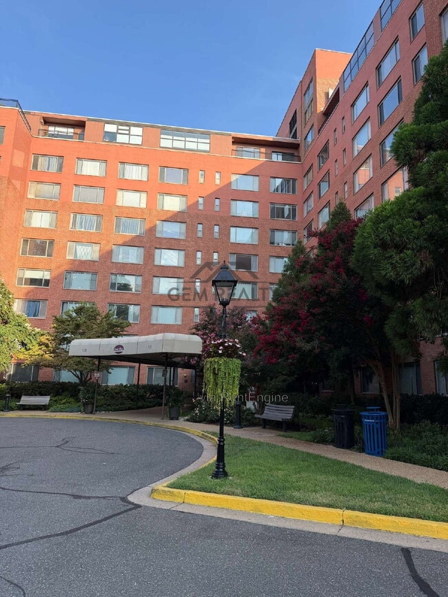 Building Photo - 1111 Arlington Blvd