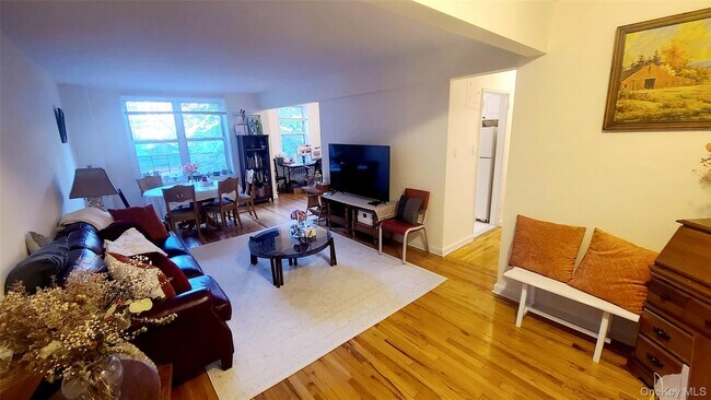 Building Photo - 66-15 Thornton Pl