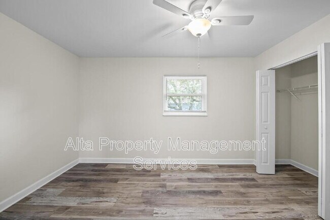 Building Photo - 11357 Bedford Oaks Dr