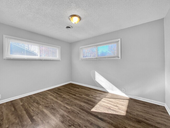 Building Photo - Spacious 4 Bed,1 Bath Home in Kansas City