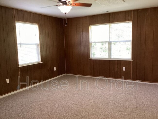 Building Photo - 703 Olde Covington Way