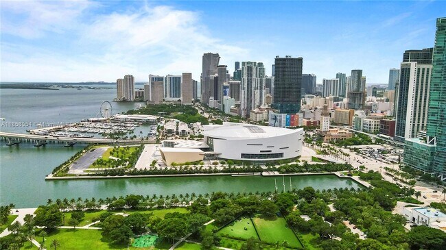Building Photo - 900 Biscayne Blvd