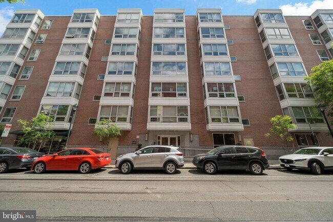 Building Photo - 1034 Spruce St