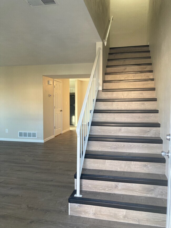 Building Photo - 707 Plankway Dr