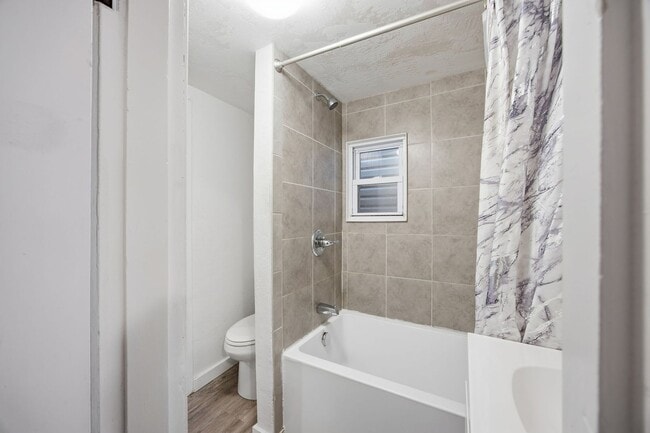 Building Photo - Charming 3-Bedroom Pittsburgh Home with Spacious Yard and Classic Porch