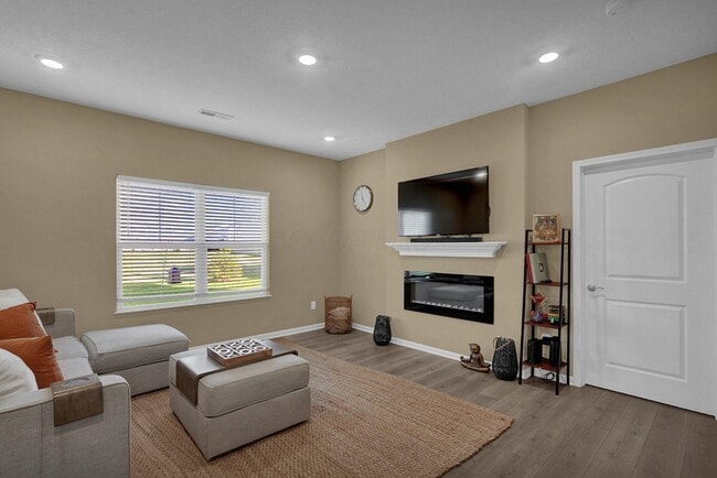 Building Photo - 272 Mannaseh Dr W