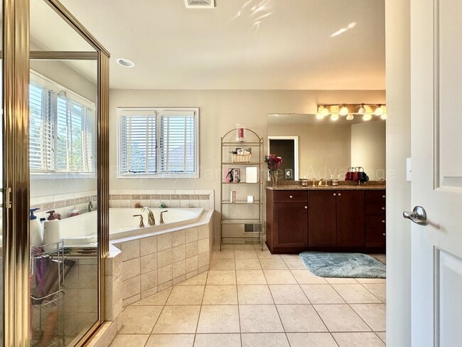 Building Photo - Spacious 4-Bed Colonial in Troy’s Stone Ha...