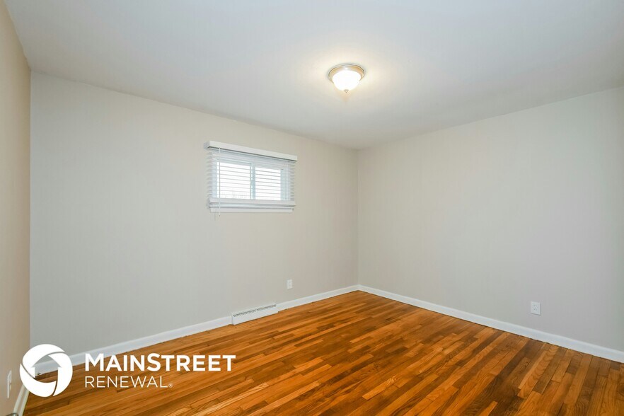 Building Photo - 600 Acorn Dr