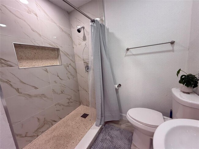 Building Photo - 707 Engel Dr