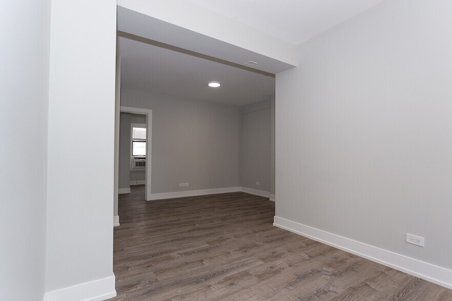 Building Photo - 508 W Belmont