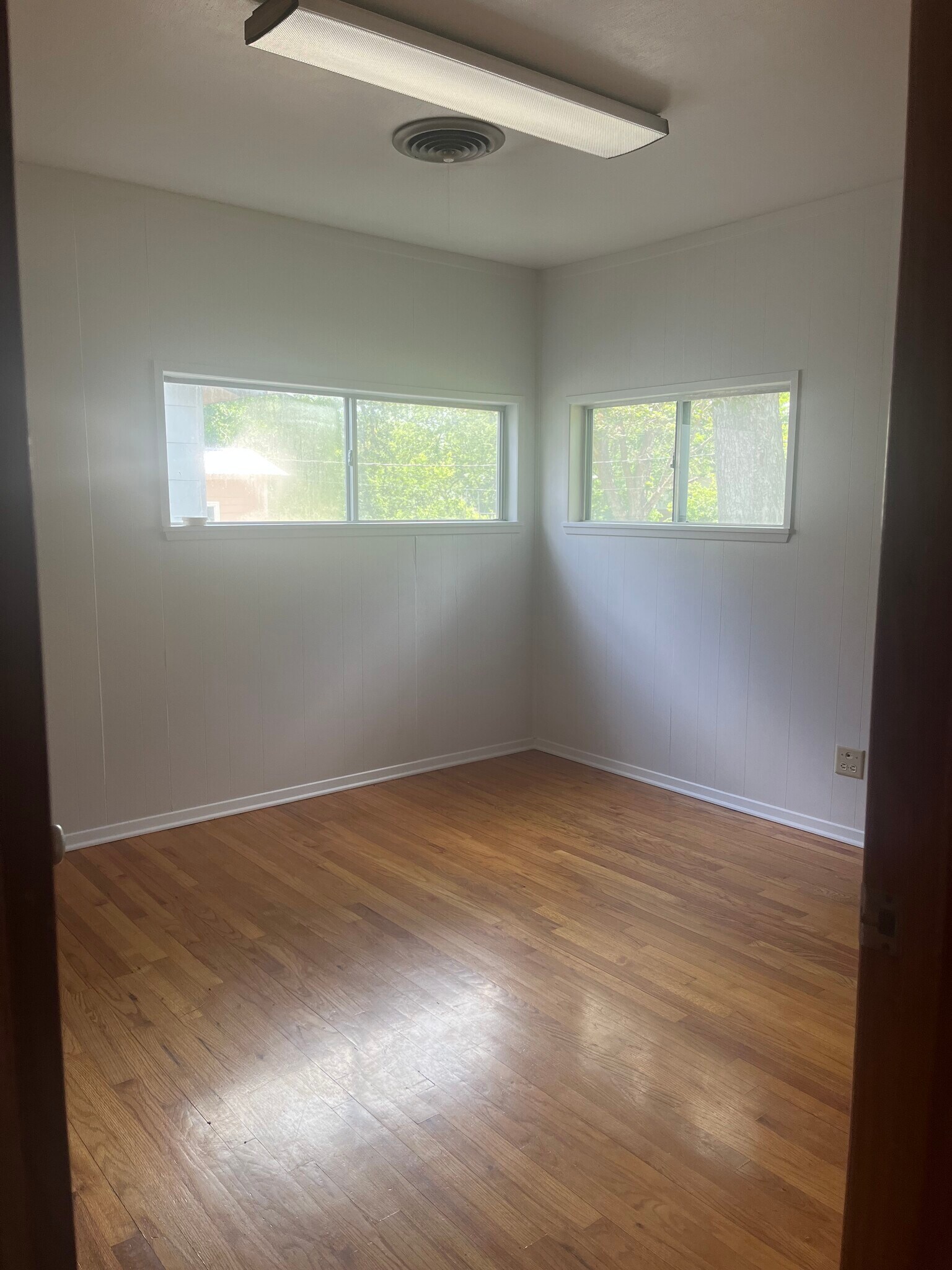 Bed 3 - 302 Aviation Ave