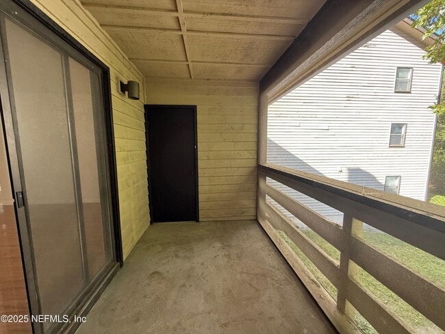 Building Photo - 1604 Arcadia Dr