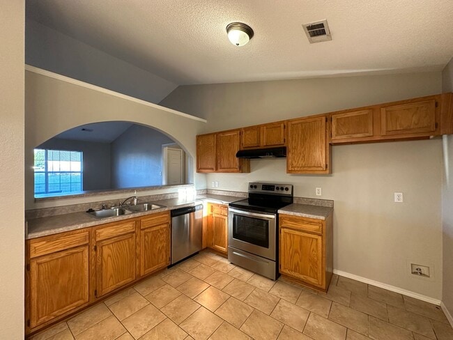 Building Photo - Gorgeously Updated 3 Bed 2 Bath 2 Car Garage