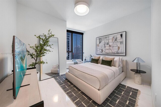 Building Photo - 300 Biscayne Blvd Way