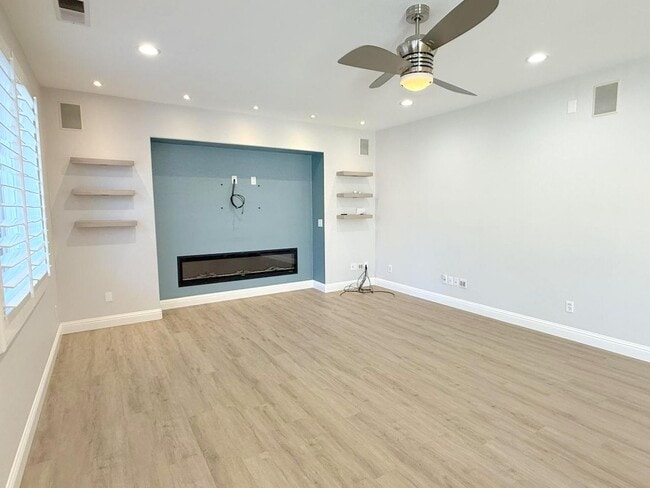 Building Photo - Beautifully Remodeled Modern Home In Wests...